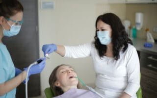 حشوات الاسنان التجميلية