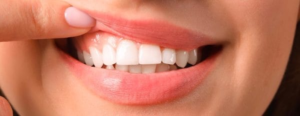 ما هي الحالات المرتبطة بصحة الفم؟