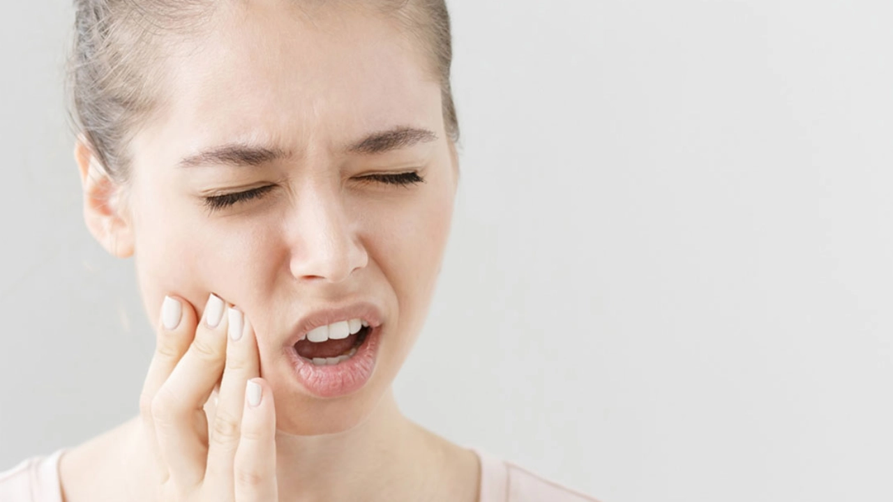 لم الأسنان عند الأكل