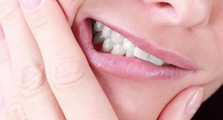 أعراض صرير الأسنان التي لا يجب تجاهلها