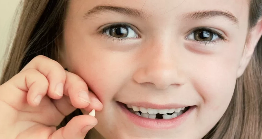 سقوط الأسنان اللبنية عند الأطفال